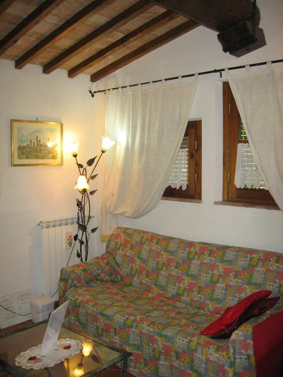 La Capanna Di Sovestro Otel San Gimignano Oda fotoğraf