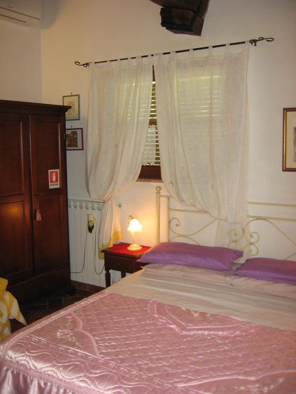 La Capanna Di Sovestro Otel San Gimignano Oda fotoğraf